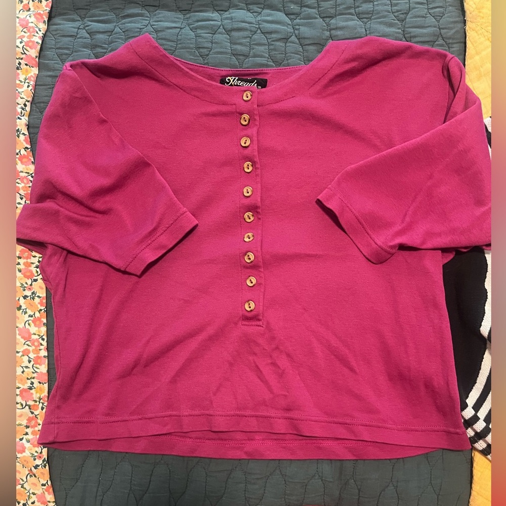 Cropped Vintage Magenta shirt with wooden buttons!